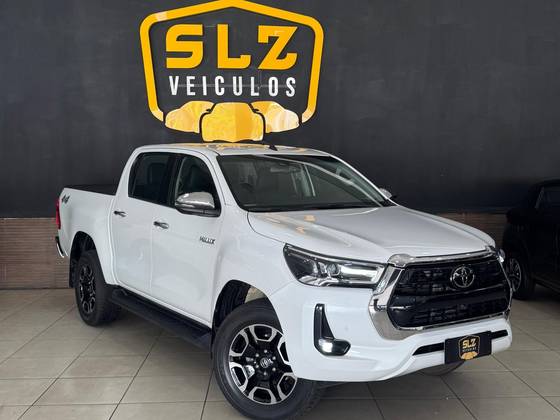 TOYOTA HILUX 2.8 D-4D TURBO DIESEL CD SRX 4X4 AUTOMÁTICO